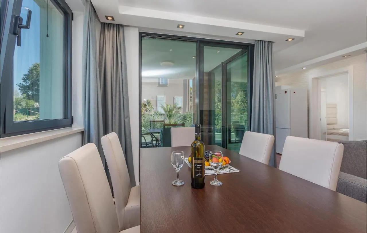 Lovely Apartment In Malinska With Wifi