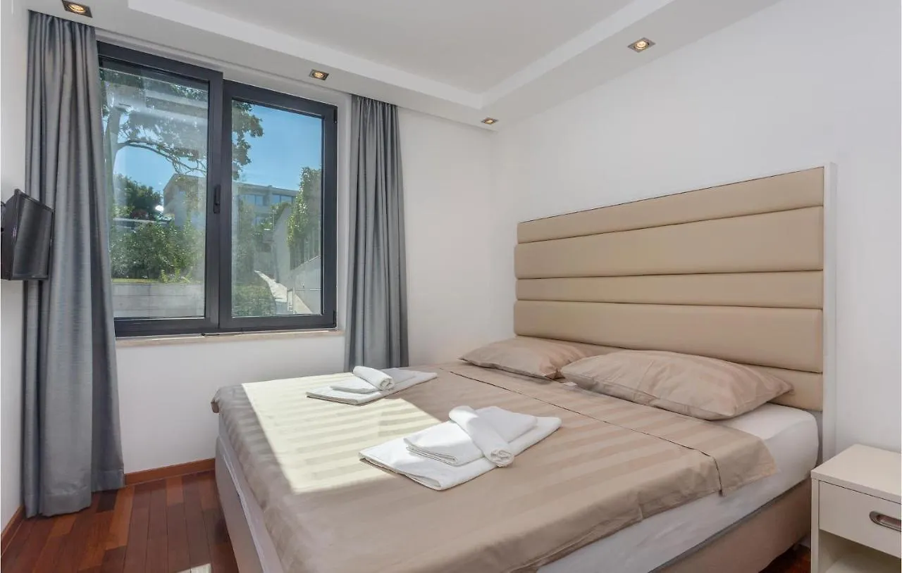Lovely Apartment In Malinska With Wifi